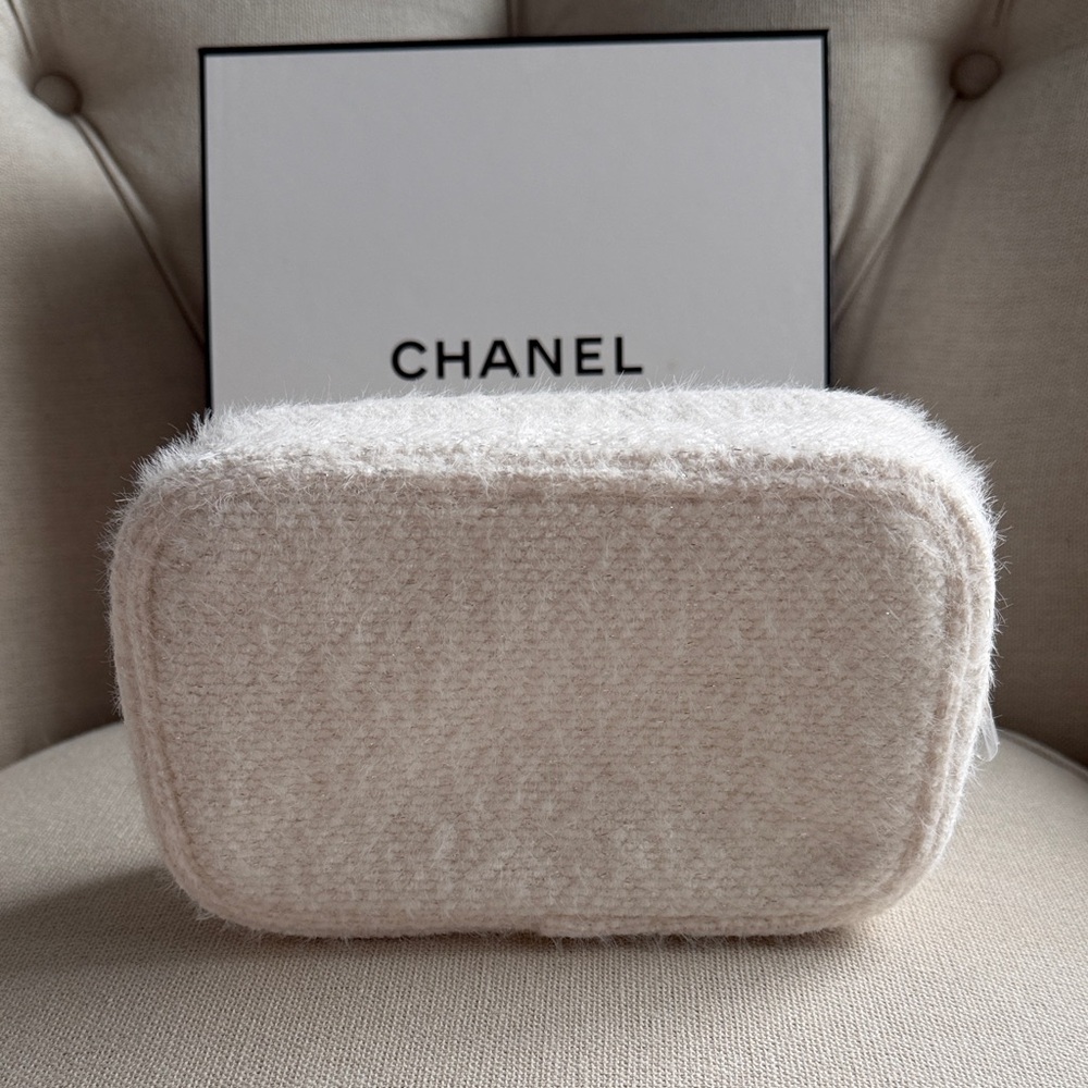 CHANEL Cream Bouclé Cosmetic Pouch with Gold Logo - Picture 5 of 8
